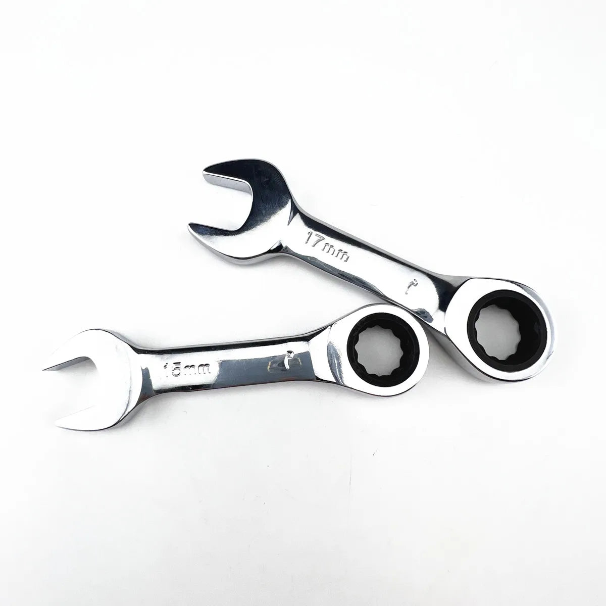 Ratschenschlüssel mit kurzem Griff